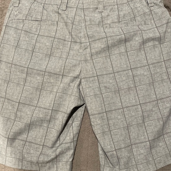 Callaway Plaid Graphic Golf Shorts Gray Size 34 - Picture 4 of 5